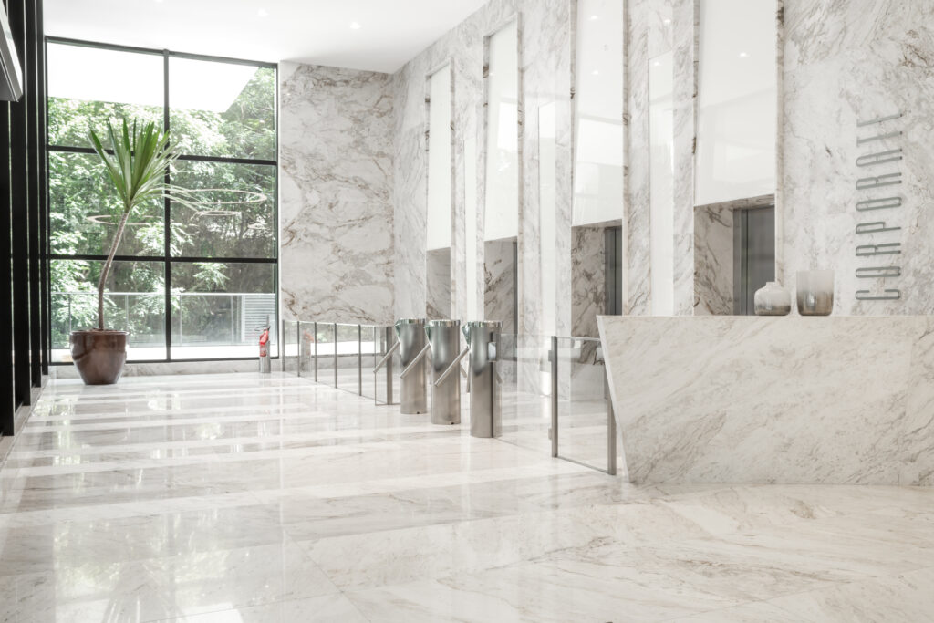 hall de entrada com mármore michelangelo
